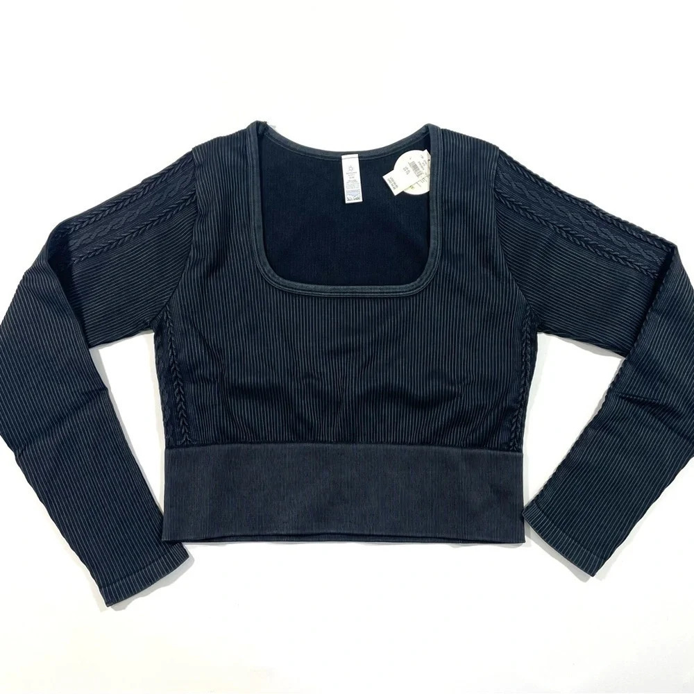 OFFLINE Seamless Cable Square Neck T Shirt Black